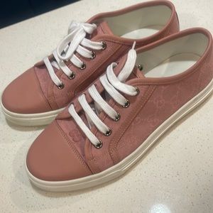 Authentic Gucci sneakers comes with dust bag